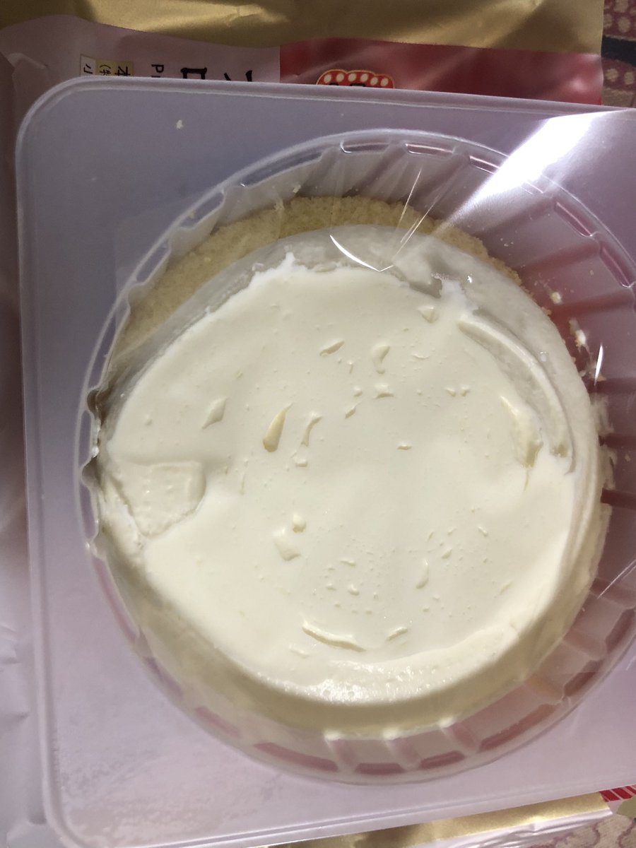 50%増量のプレミアムロールケーキ食べる