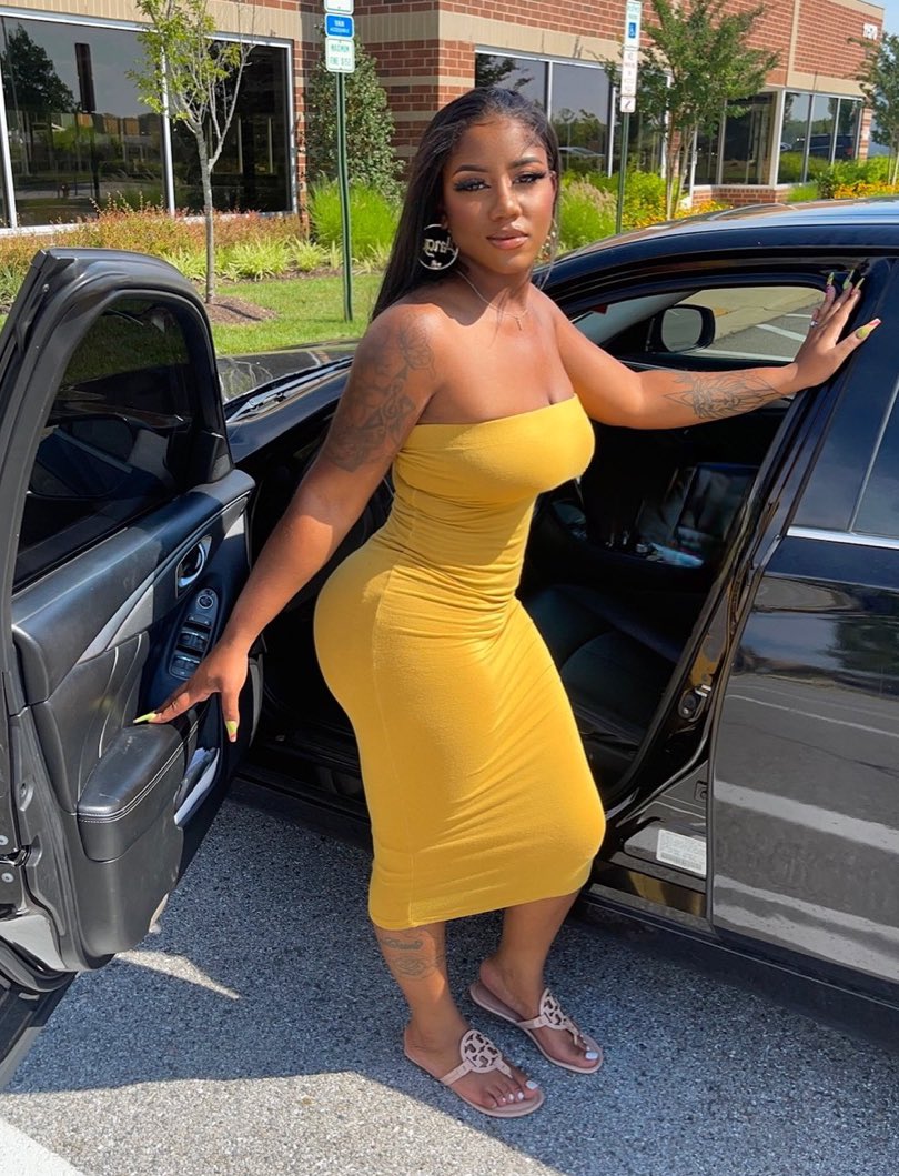 TayChinalee's tweet photo. Yellow on brown skin 💛😮‍💨😍🤌🏽 https://t.co/tVdG08GDSM
