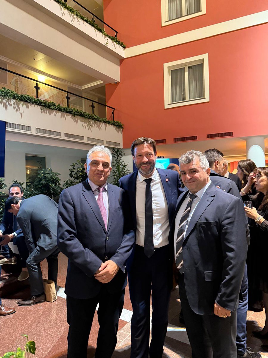 Raffyarmenia's tweet photo. Avec @Pannekouckefabr, président de la région française @auvergnerhalpes Rhône-Alpes. La délégation comprenait Gilbert-Luc Devinaz, Pr. du groupe d’amitié au Sénat français. @AURAentreprises @laurentwauquiez @PernodStephanie @O_Decottignies @rita_minassian @SedefianArmen https://t.co/aFwFR2fm2v