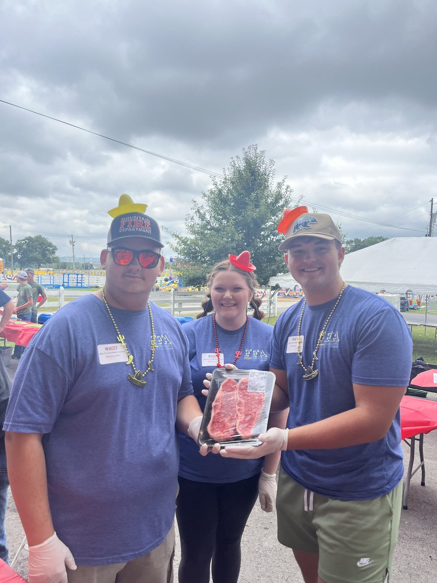 TNFFAFoundation's tweet image. 🔥 Calling all FFA Grill Masters! 🔥

Join us for the 2025 @tnffa Grill Masters Beef Barbecue Competition at the Wilson County - TN State Fair on August 18, presented by the @TNBeefCouncil! 

Register now ➡️ forms.gle/BXKq5WXktH6BxK…

#TNFFA | #TNBeef