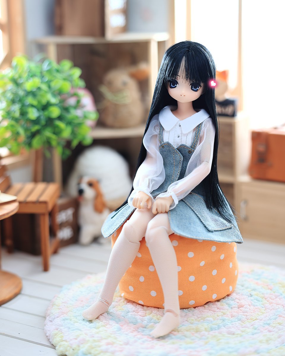 新作ブラウスとスカート。
夏用は襟ぐりを大きめにして首元を涼しく、袖はシフォン。スカートは座ると前が大きく開く仕様。