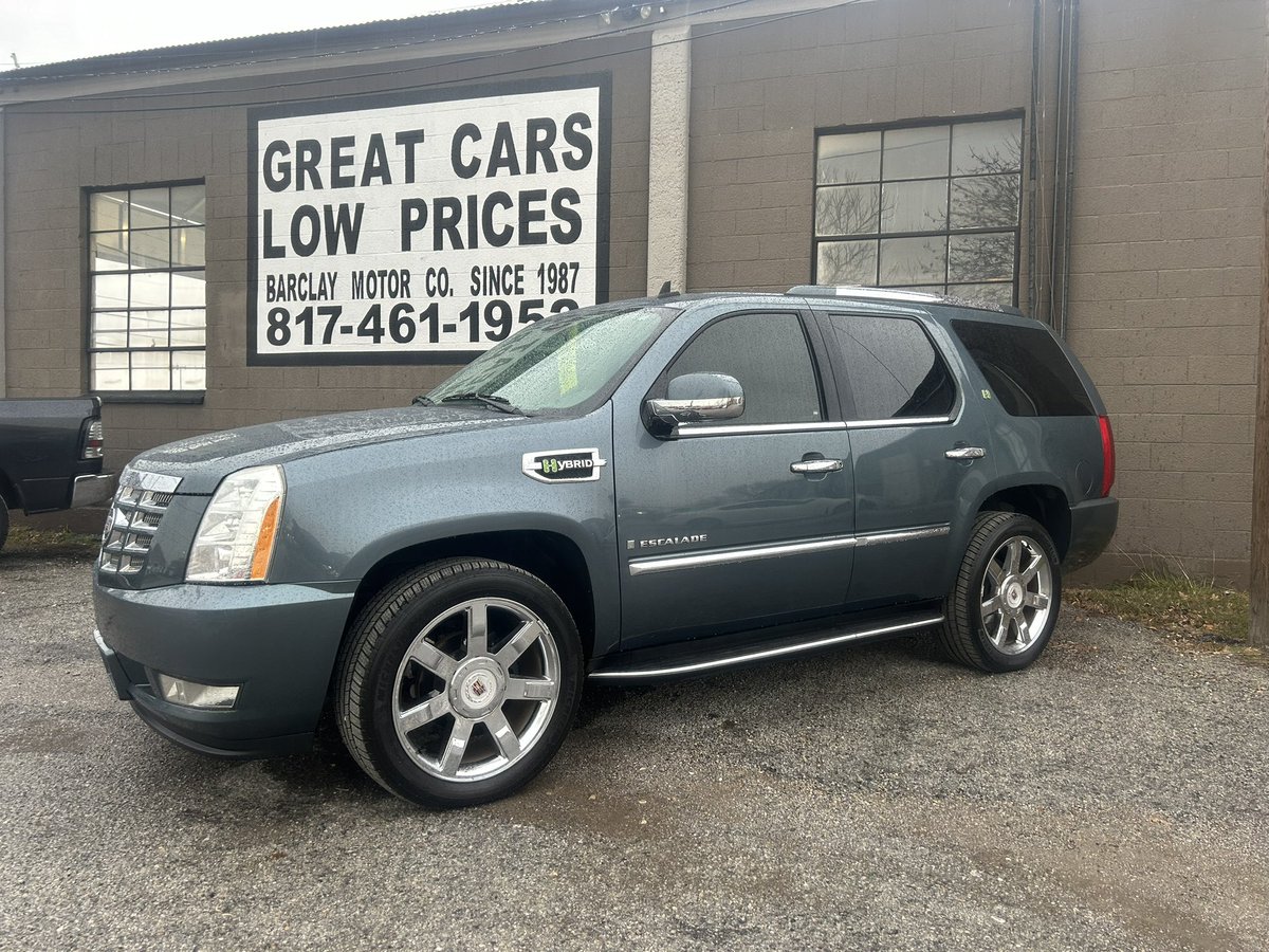 RileyDJohnson's tweet photo. Hey @swish41 I bought your Cadillac Escalade Hybrid from a local dealership. The owners said he acquired it from an auto auction. Do you still live in or around Dallas? I’d love to get a signature on the vehicle! Here’s some pictures with you in it, then the day I bought it. https://t.co/cpl9Di8drp