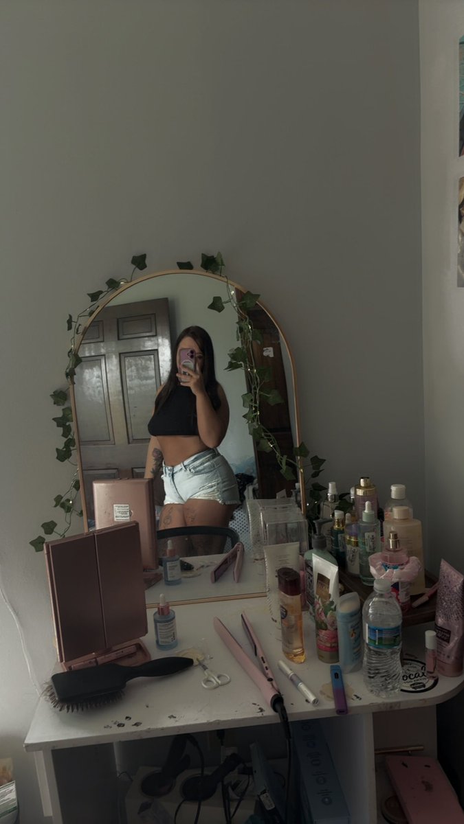 Hannahflat23912's tweet photo. Big things cumming soon https://t.co/LDnA9Rfzae