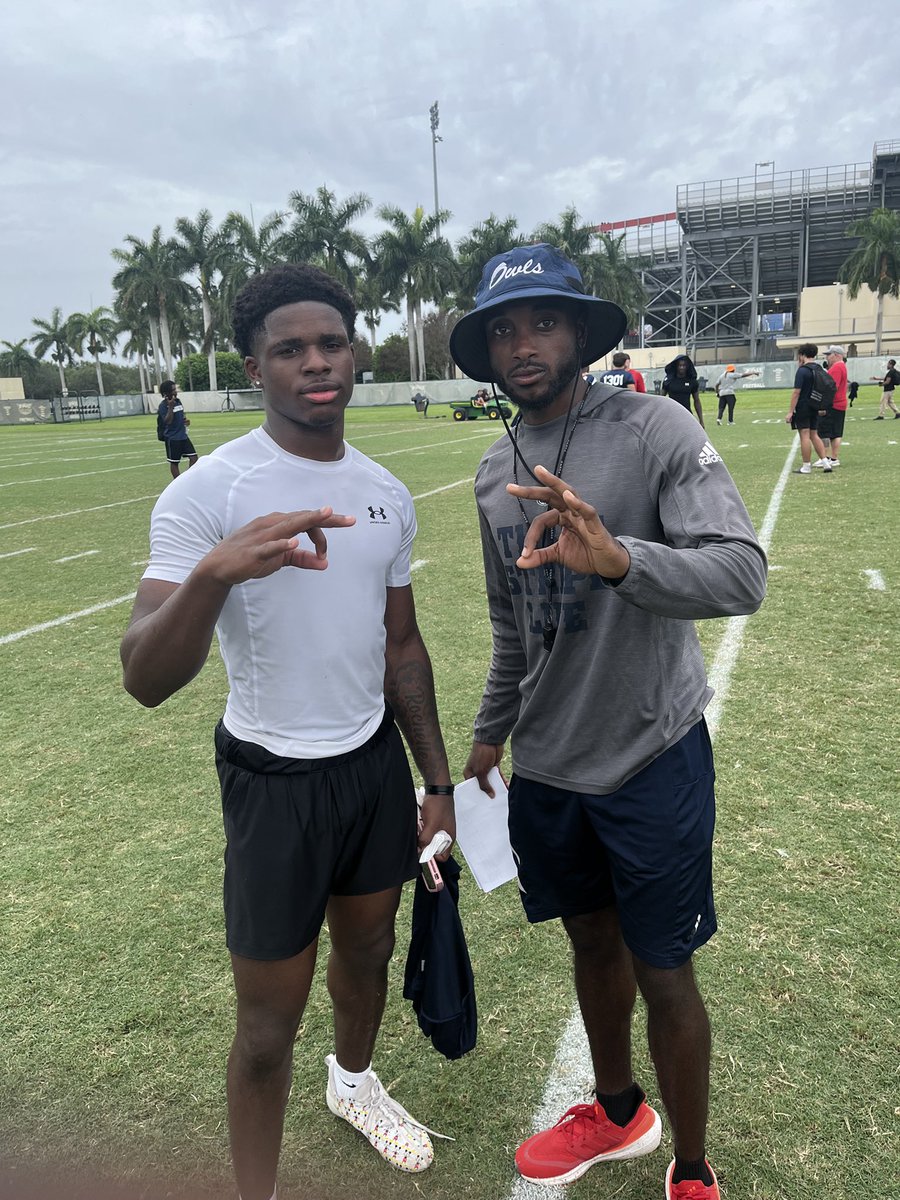 9wayys_oe's tweet image. Appreciate you @CoachDB_9 @FAUFootball @coachyoyo_ for giving me the opportunity to come ball out at y’all camp today!
@BlakeJacketsFB
@CoachXavierBHS