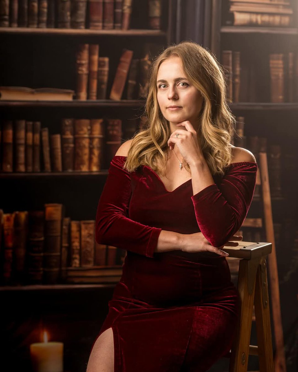 Alexis Veenendaal✨️on SUB✨️ (@alyveenendaal) on Twitter photo My insanely talented sister <a href="/amymoedt/">RedTree Photography</a> took some epic author photos for me today 😎
#writingcommunity My insanely talented sister <a href="/amymoedt/">RedTree Photography</a> took some epic author photos for me today 😎
#writingcommunity