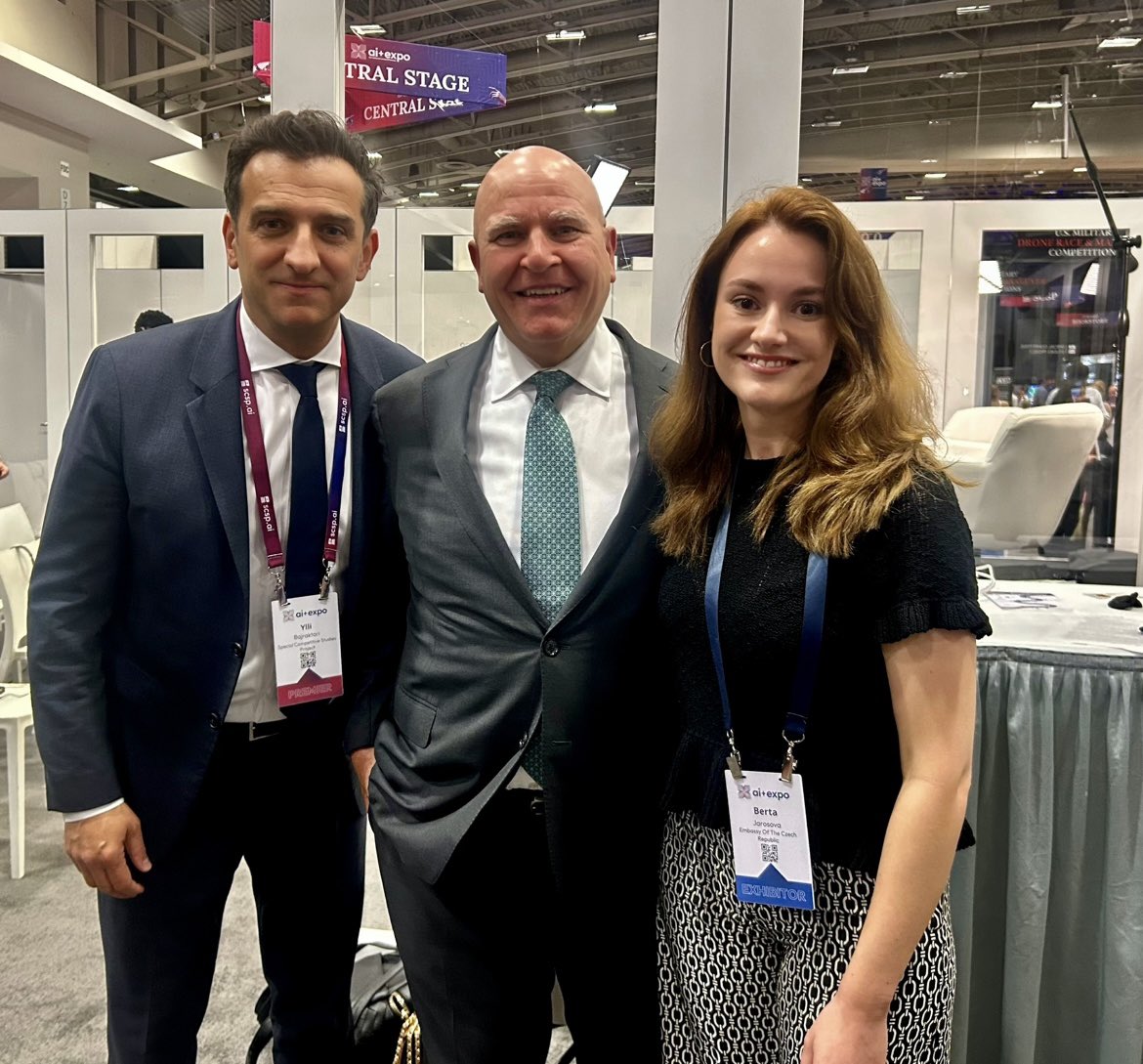 bertajarosova's tweet image. 🇨🇿🇺🇸Congratulations @Ylli_Bajraktari & team for a successful @scsp_ai #AIExpo & thank you @LTGHRMcMaster for your leadership in advocating for a strong transatlantic security alliance & tech cooperation!🙏