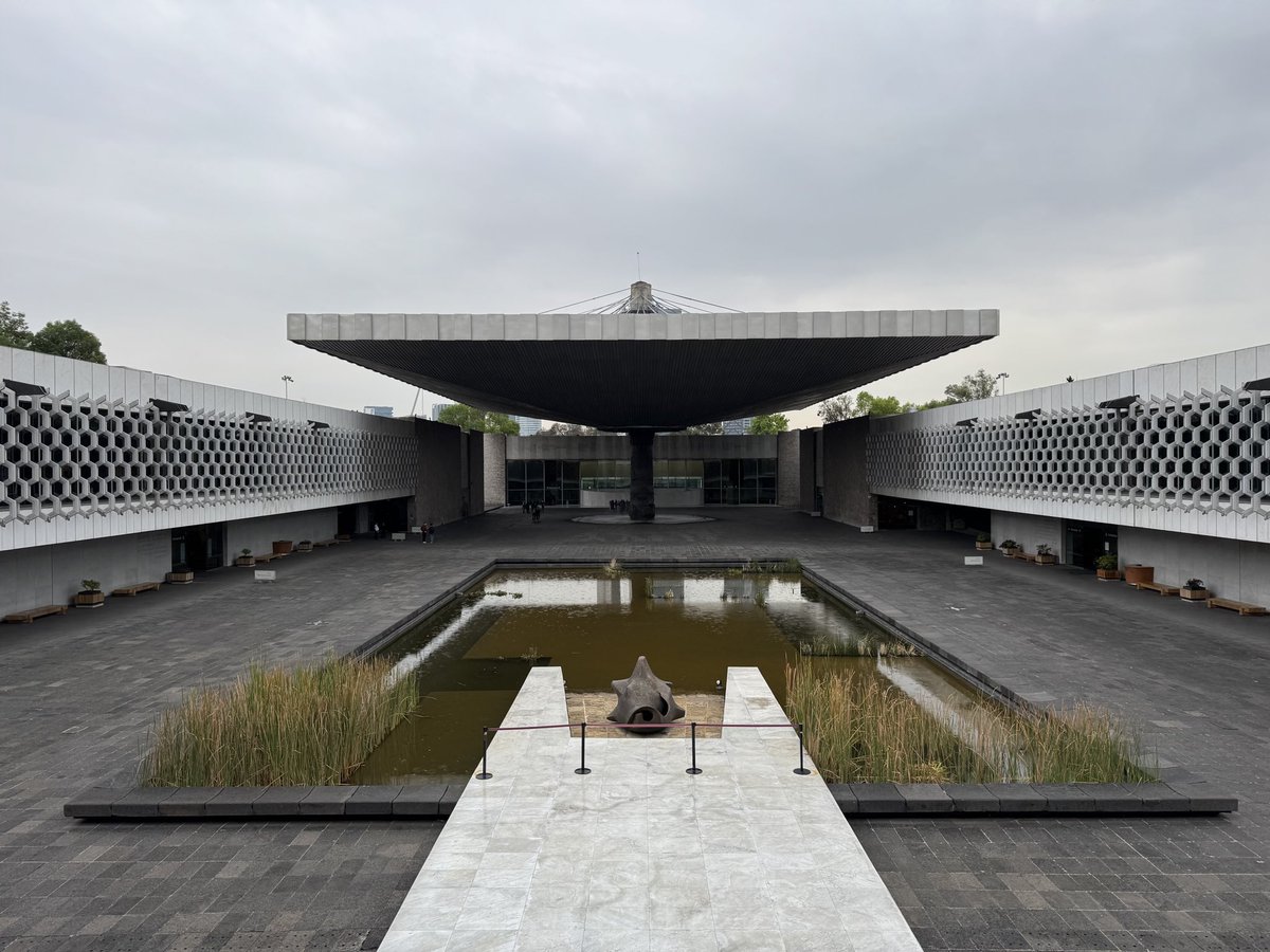 TE INVITO A COMPARTIR para que este problema se resuelva lo antes posible. Imagínate viajar desde cualquier rincón del mundo a la Ciudad de México, la capital cultural de América y encontrar el Museo Nacional de Antropología o el Castillo de Chapultepec cerrado! Eso sin mencionar