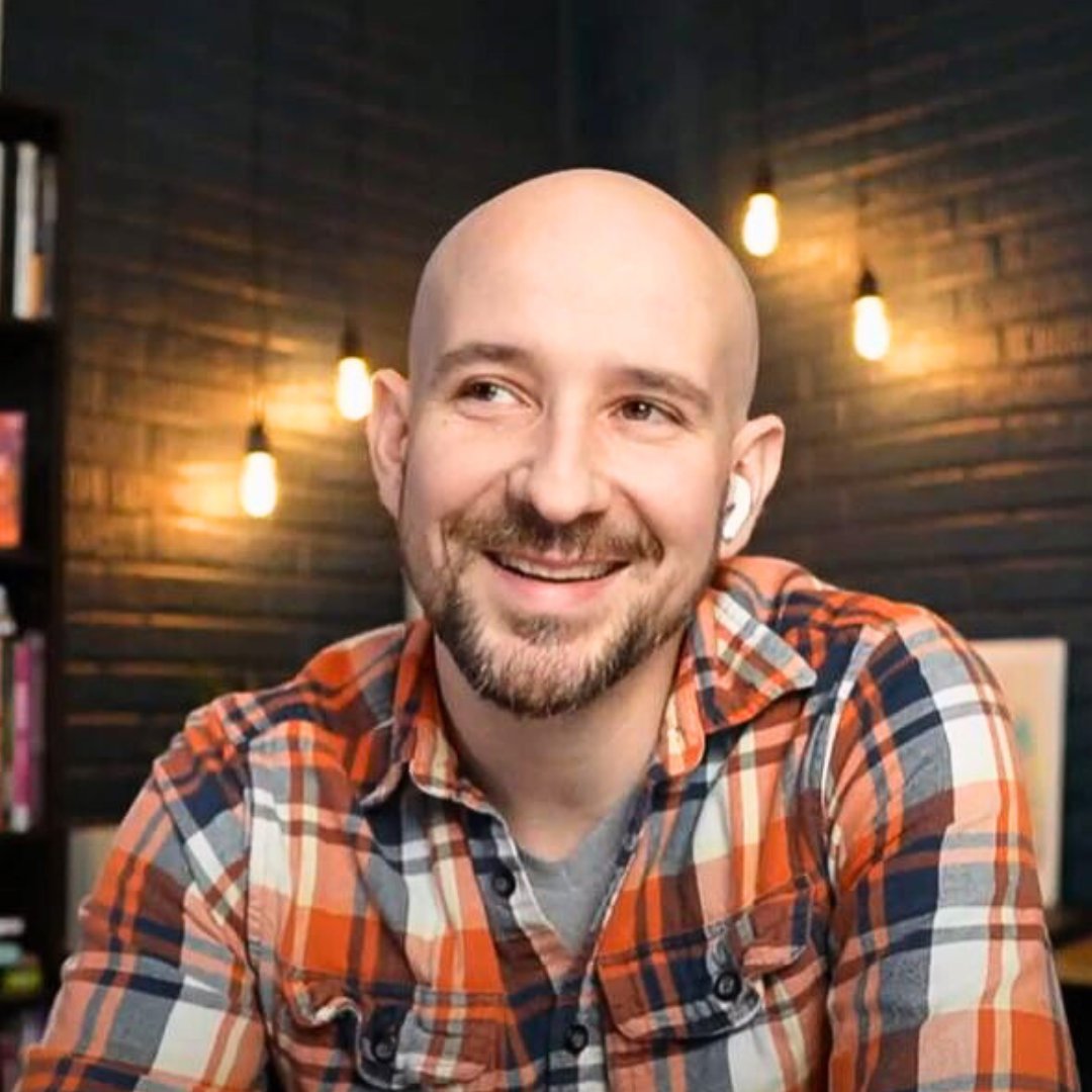 A client recently emailed me after a conference call to ask how my video looked so clean and crisp. Want to know the secret? - It's LIGHTING. Regardless of the camera you use, your lighting is SO important to video. Here's what I use - amzn.to/43MUd6O

As an Amazon