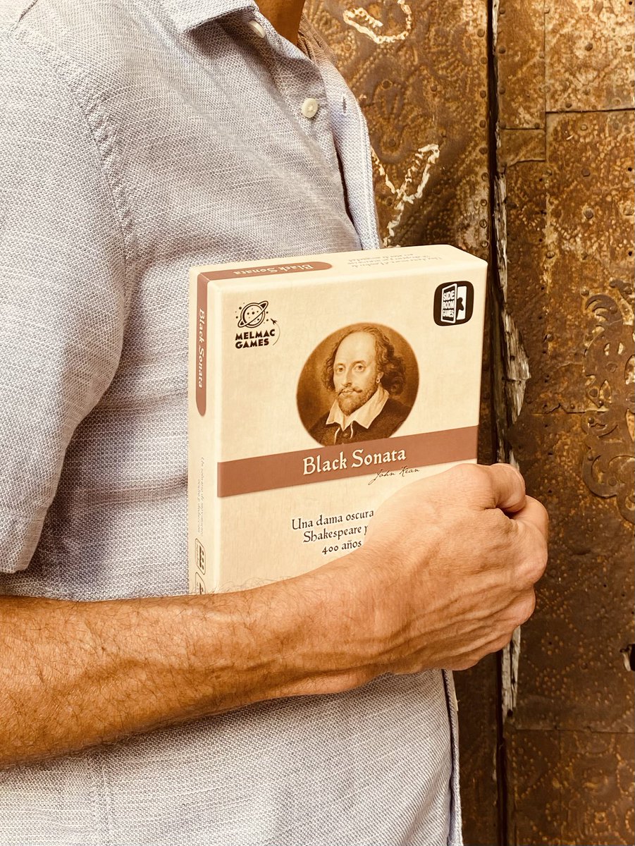 Black sonata bajo el brazo

#juegodemesaensolitario #blacksonata #boardgame #solitaireboardgames #strangeshadows #juegodemesa #bgg #melmacgames #juegosconencanto #shakespeare #ladamaoscura
