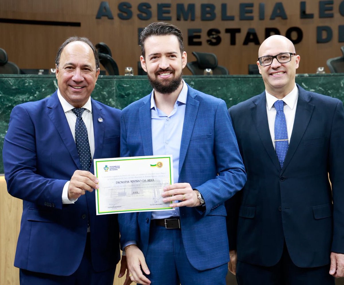 mineirohq's tweet photo. HOMENAGEM AO TRABALHO BATISTA EM GOIÁS NA ASSEMBLEIA LEGISLATIVA DE GOIÁS. 

O trabalho Batista em solo goiano segue firme, frutificando a cada dia, sempre com o propósito de avançar na expansão do Reino. É motivo de sincera alegria receber esta homenagem, que reflete o esforço dedicado e as sementes fielmente plantadas ao longo da jornada. Cada passo tem contribuído para edificar não apenas o povo goiano, mas também alcançar vidas além de suas fronteiras. Que o Senhor, em Sua graça, continue a abençoar e fortalecer os batistas goianos. Estendo os devidos méritos a cada membro da igreja Batista Peniel em Aparecida de Goiânia.