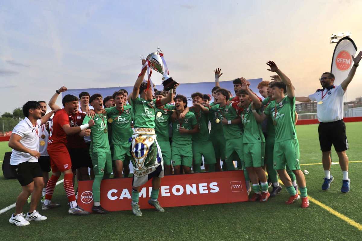 🤩 𝗨𝗡 𝗘𝗤𝗨𝗜𝗣𝗢 𝗗𝗘 𝗥𝗘́𝗖𝗢𝗥𝗗 💪

🏆 Campeones de Liga Grupo 2
🏆 SuperCampeones de Primera Autonómica 
➕ 92 puntos
✅ 30 victorias
⚽️ Equipo más goleador con 117 goles 

🥒 Juvenil C | #CanteraPepinera