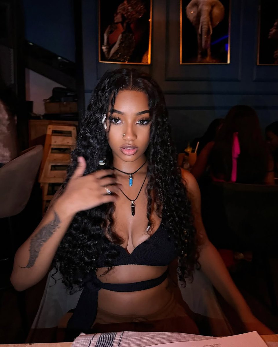 Let your eyes listen.🖤