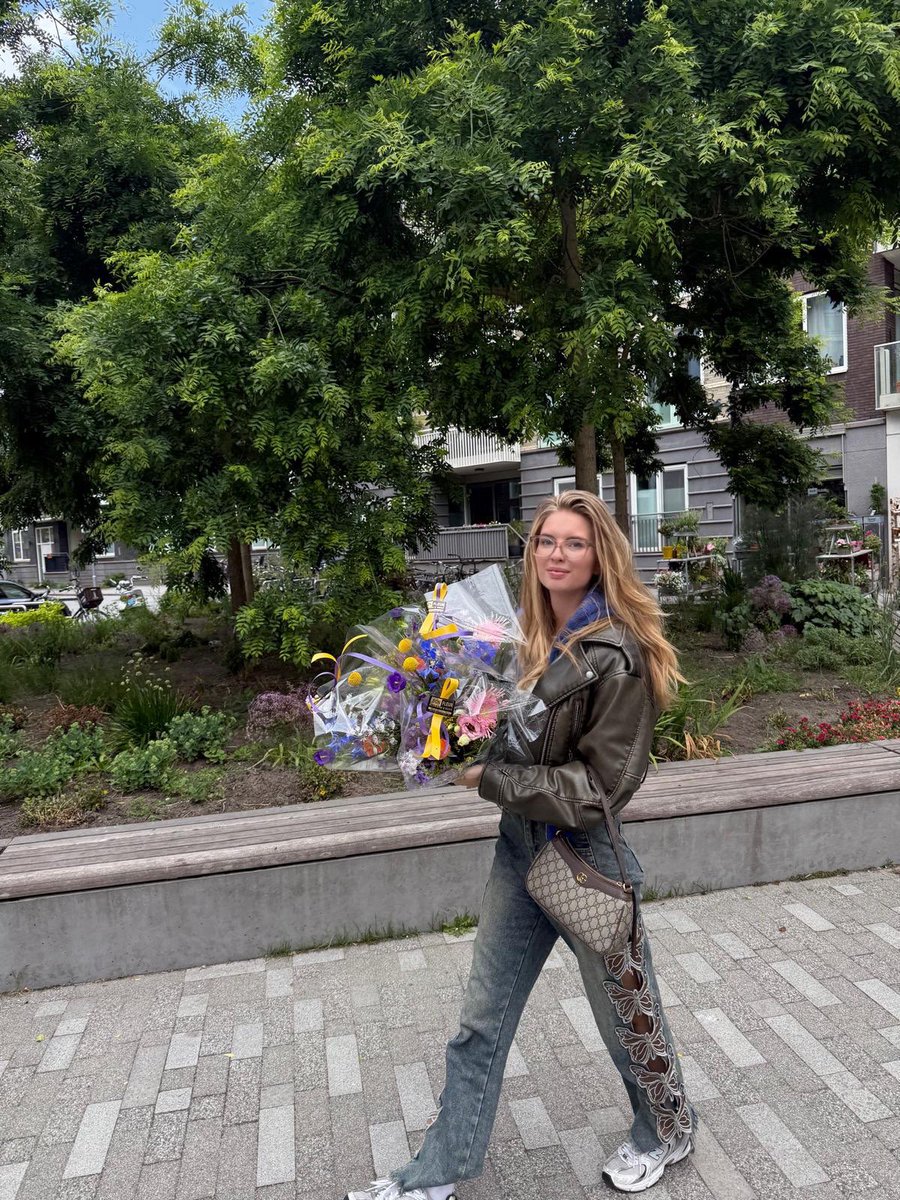 Vandaag bloemetjes gekocht voor mijn besties, als de mannen het niet doen dan doe ik dat maar 🤪