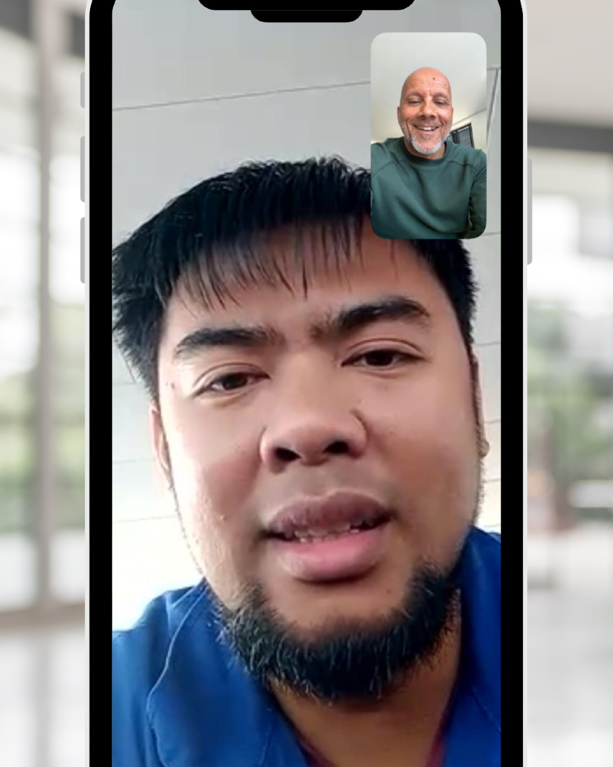 Axxaz_Marine's tweet image. Johnny meeting with our crew member Urfel to chat about his expected renewal of his visa ⭐ and his upcoming vacation 🌴

Good to talk with you Urfel. 📱

#loyalcrew #crewvisit #proudaxxazcrew #axxazeurope #axxazfamily #inlandshipping