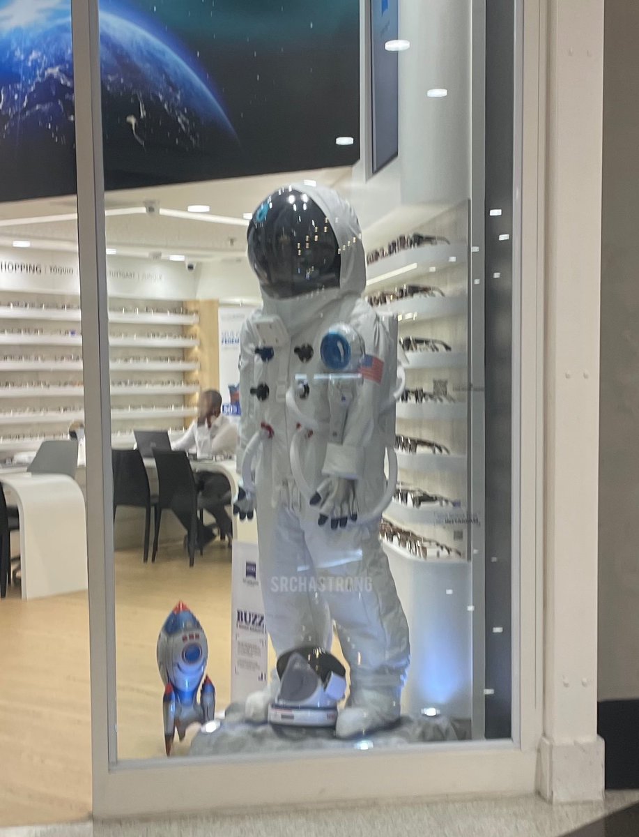 omg hi lin from uranus 2324