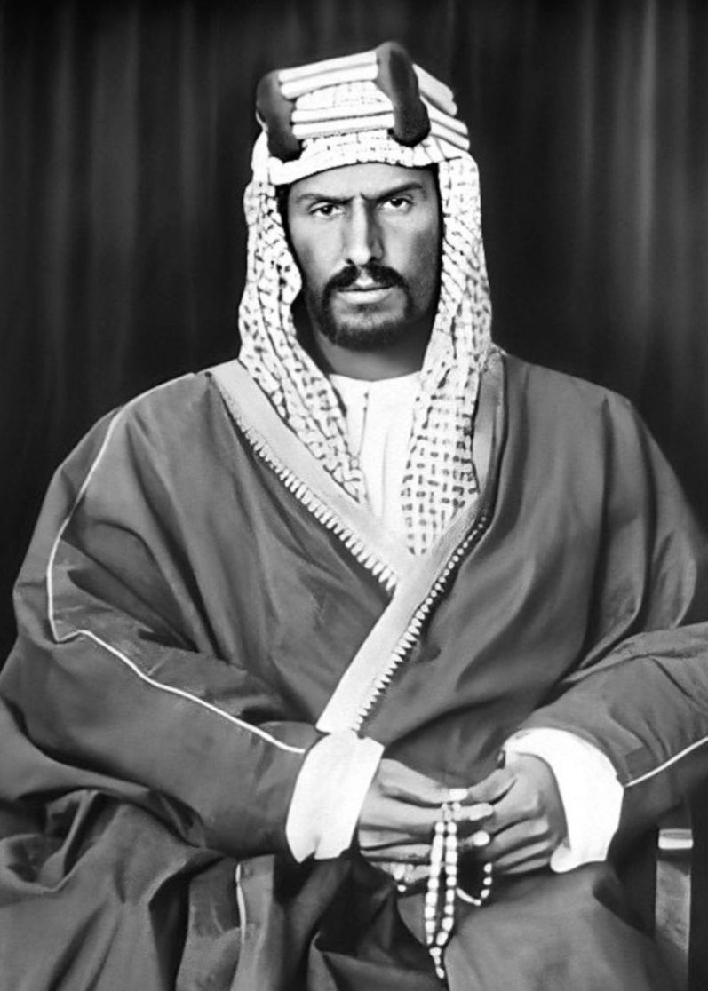 Alsaud_History's tweet photo. (حقائق ووثائق تنسف خرافة خيانة #الملك_عبدالعزيز لفلسطين)

1️⃣
تنتشر مؤخرًا مزاعم وضيعة تدّعي أن الملك عبدالعزيز آل سعود – طيب الله ثراه – هو من مهّد لقيام الكيان الصهيوني، بل يُطلق عليه بعضهم زورًا “المؤسس الحقيقي لإسرائيل”!
هذه الأكذوبة ليست إلا سُقوطًا أخلاقيًا وتزويرًا صفيقًا للتاريخ.
#تفنيد_أكذوبة

📚 [خير الدين الزركلي، شبه الجزيرة العربية في عهد الملك عبدالعزيز، ج1، ص172]