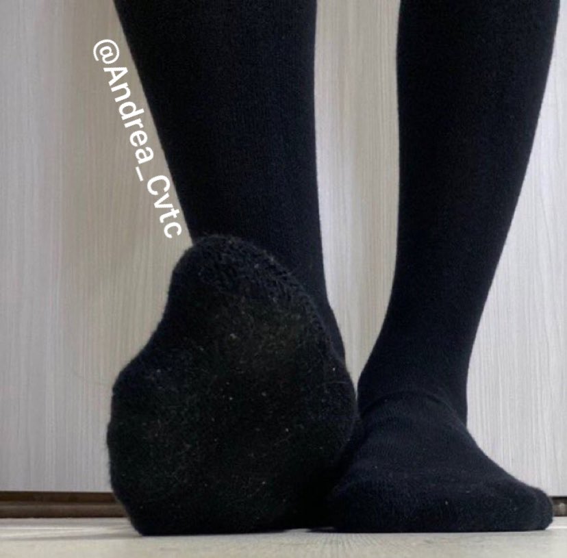 Kneel before me peasants! 😈
#giantess #feet