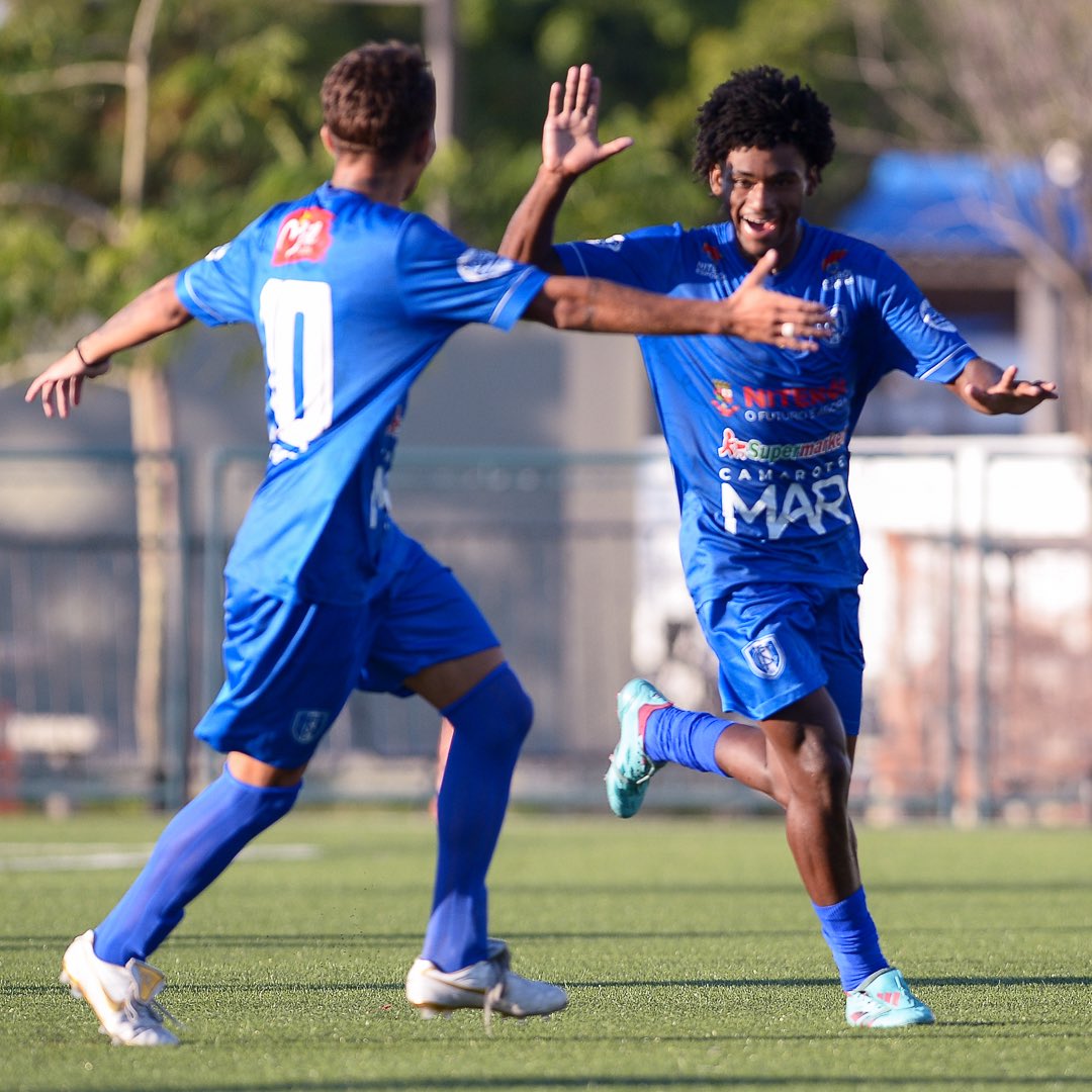 niteroiensefc's tweet photo. FIM DE JOGO
NITEROIENSE 3x2 Serrano 
📷 @cleverfelix https://t.co/v8fKsDTr9l