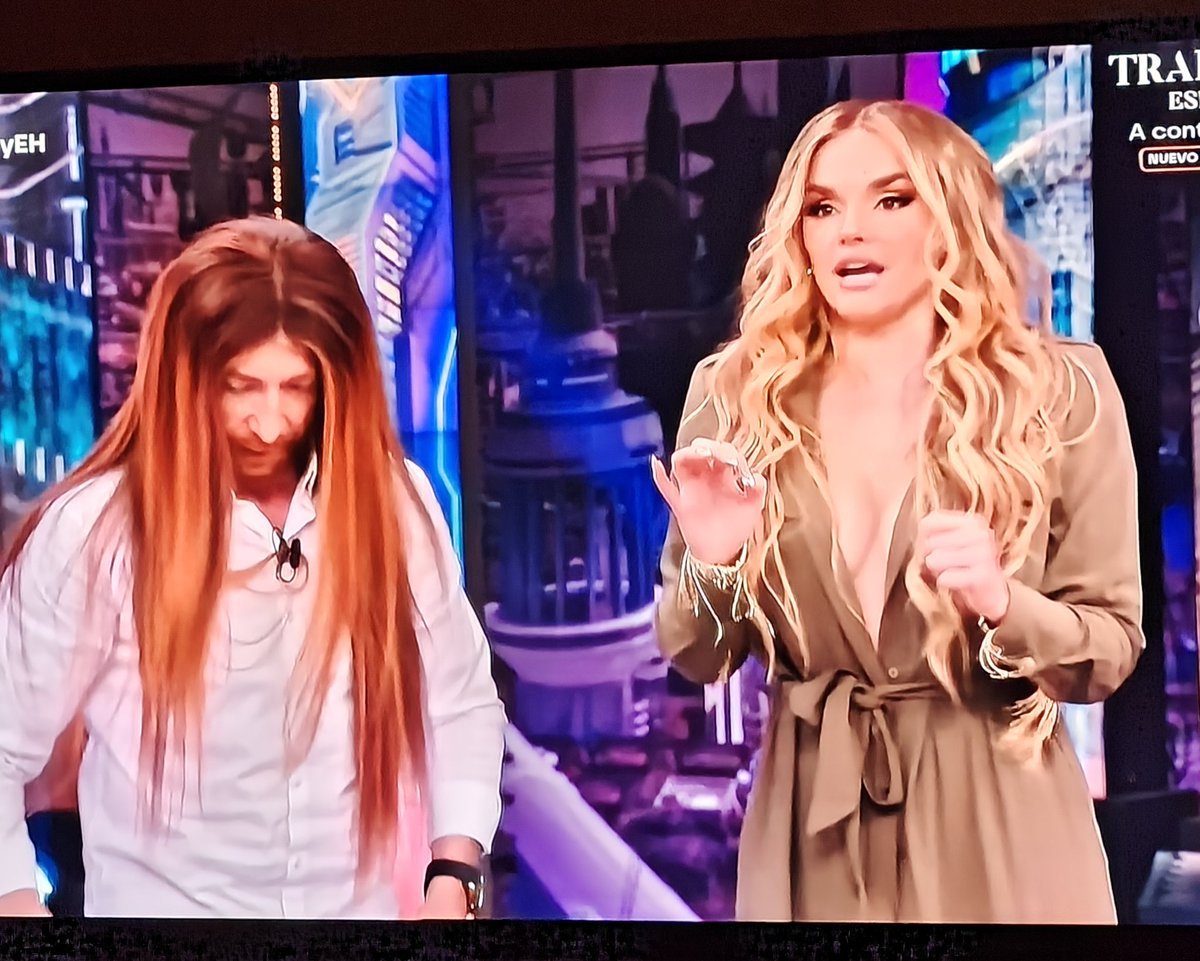 foriro1's tweet image. Melody pidiendo un cafe con leche a Tommy Cash

#MelodyEH