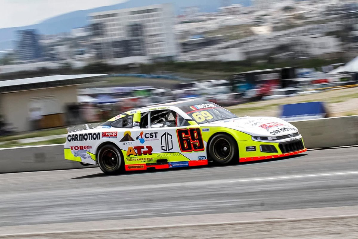 💥 Se apaga la carrera de Germán Quiroga en Querétaro
Un contacto en la vuelta 72 lo deja fuera tras escalar al Top 5 con el #69.
🦾 Sale ileso y sigue firme en la lucha por el playoff.

🏁 ¡Vamos con todo rumbo al Hnos. Rodríguez!
#GermánQuiroga #Querétaro200 #PrimeSportsRacingT
