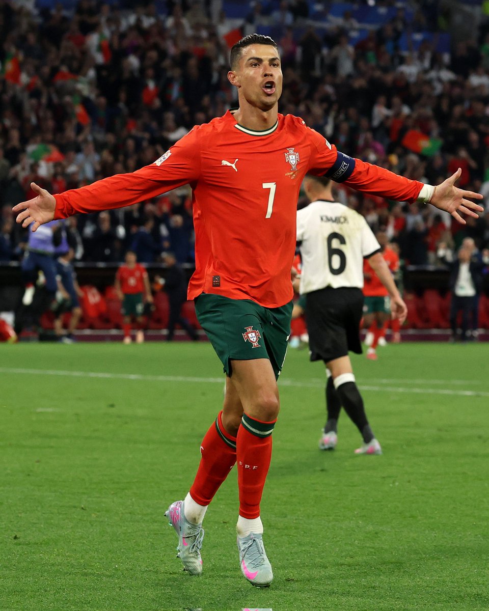 137 goles con Portugal
937 goles en su carrera

Viejo es el viento y sigue soplando.