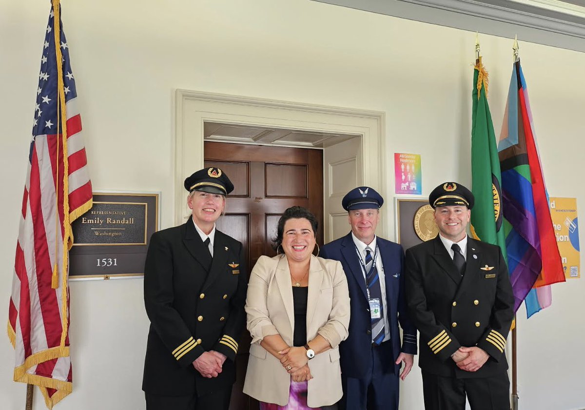 Laura T (@laura_t_pilot) on Twitter photo PROUD constituents of <a href="/EmilyRandallWA/">Emily Randall</a>
Did you know that more <a href="/ALPAPilots/">Air Line Pilots Association</a> live in #WA06 than any other district in the Evergreen State?
Thanks to you & your staff for meeting with us to discuss ATC modernization, pilot mental health & aviation safety
#ALPA2025Summit PROUD constituents of <a href="/EmilyRandallWA/">Emily Randall</a>
Did you know that more <a href="/ALPAPilots/">Air Line Pilots Association</a> live in #WA06 than any other district in the Evergreen State?
Thanks to you & your staff for meeting with us to discuss ATC modernization, pilot mental health & aviation safety
#ALPA2025Summit