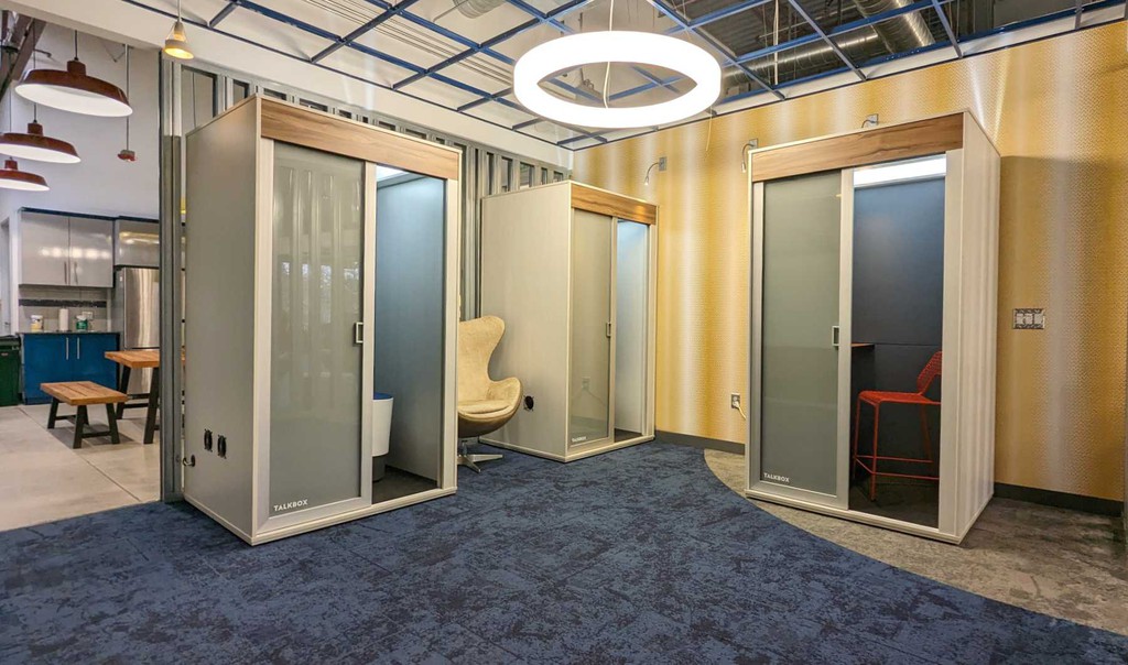 talkboxbooth's tweet photo. Imagine a workplace where distractions are minimized, and people can actually focus.

Read more 👉 https://t.co/4Q3yLTJScl

#Productivity #FocusedWork #VirtualMeetings https://t.co/e7ucHe18LK