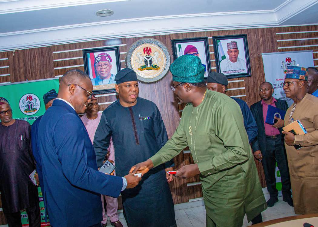 MatthewAdepoju6's tweet image. Great meeting with @HMShuaibuAudu, to discuss how satellite tech can help combat illegal mining &amp;amp; discover new iron ore sites.
With 4 new satellites approved, @NASRDA_Official is ready to deliver space-powered solutions for Nigeria’s steel sector. 
#NASRDA #SpaceForDevelopment