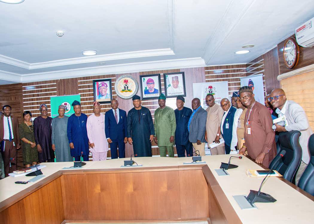 MatthewAdepoju6's tweet image. Great meeting with @HMShuaibuAudu, to discuss how satellite tech can help combat illegal mining &amp;amp; discover new iron ore sites.
With 4 new satellites approved, @NASRDA_Official is ready to deliver space-powered solutions for Nigeria’s steel sector. 
#NASRDA #SpaceForDevelopment