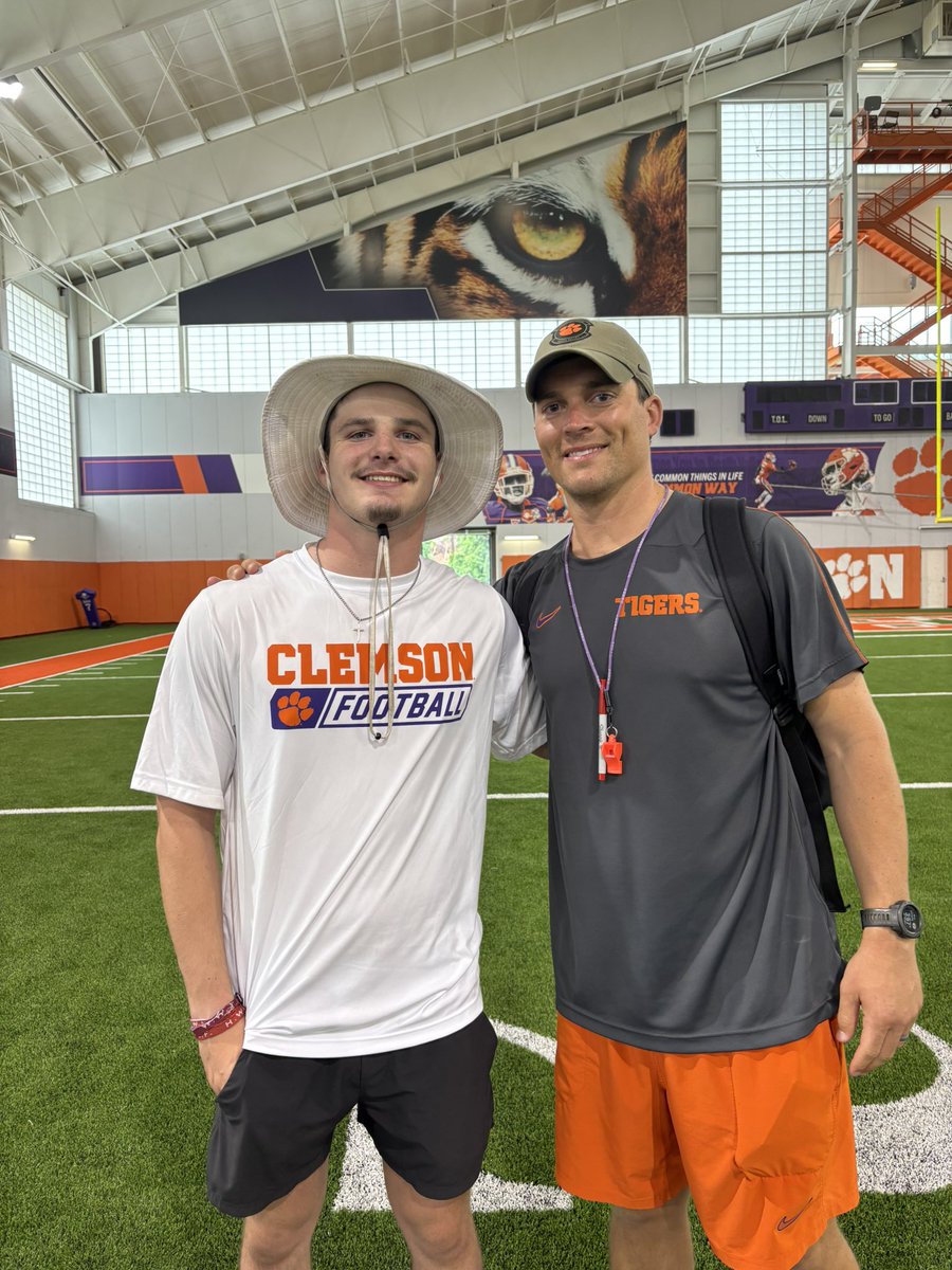 chipmccracken's tweet image. Had a great time at @ClemsonFB today. Snapped well and had a great time talking with @WillGilchrist5 Excited for what the future holds. Can’t wait to be at @PackFootball tomorrow. @Bamasnap @CoachEBenton @CoachKLowman @HKA_Tanalski