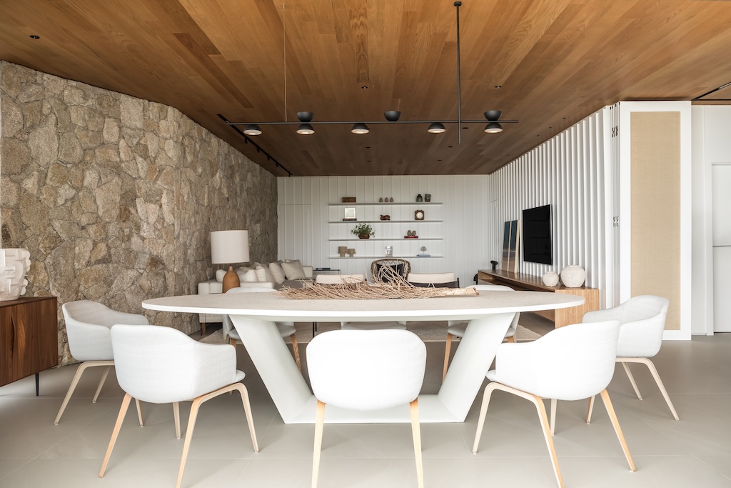 ARQ+CO Studio designs a beachfront retreat celebrating the laid-back lifestyle of Curitiba's coastline
Read more: amazingarchitecture.com/apartments/arq…
Photography: Eduardo Macarios

#architecture #house #fashion #decor #diy #homedecor #amazingarchitecture #interiordesign #contemporaryhome