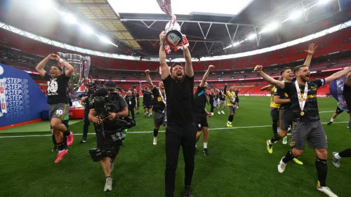 Russell Martin - A Beginners Guide 👨‍🏫 

Hi #RangersFC fans! Thought I'd write you a little thread, and let you know what you're in for with Russ. 

Little bit of a summary before we go in depth: 📈 

-Amazing Man Manager 👯
-EXTREME possession football 📊
-Defensively suspect 📉
