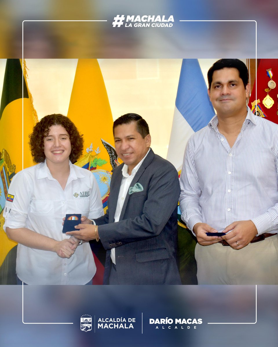 MachalaAlcaldia's tweet photo. El alcalde Darío Macas, mantuvo una importante reunión estratégica con los organizadores del evento Banana Time, que se realizará como parte de las actividades por #Machala201 https://t.co/fnNd2pRcao