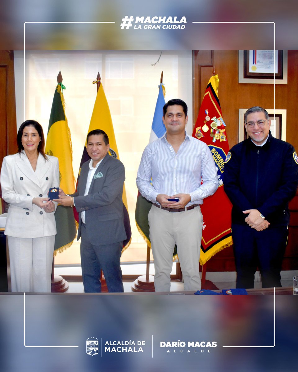 MachalaAlcaldia's tweet photo. El alcalde Darío Macas, mantuvo una importante reunión estratégica con los organizadores del evento Banana Time, que se realizará como parte de las actividades por #Machala201 https://t.co/fnNd2pRcao