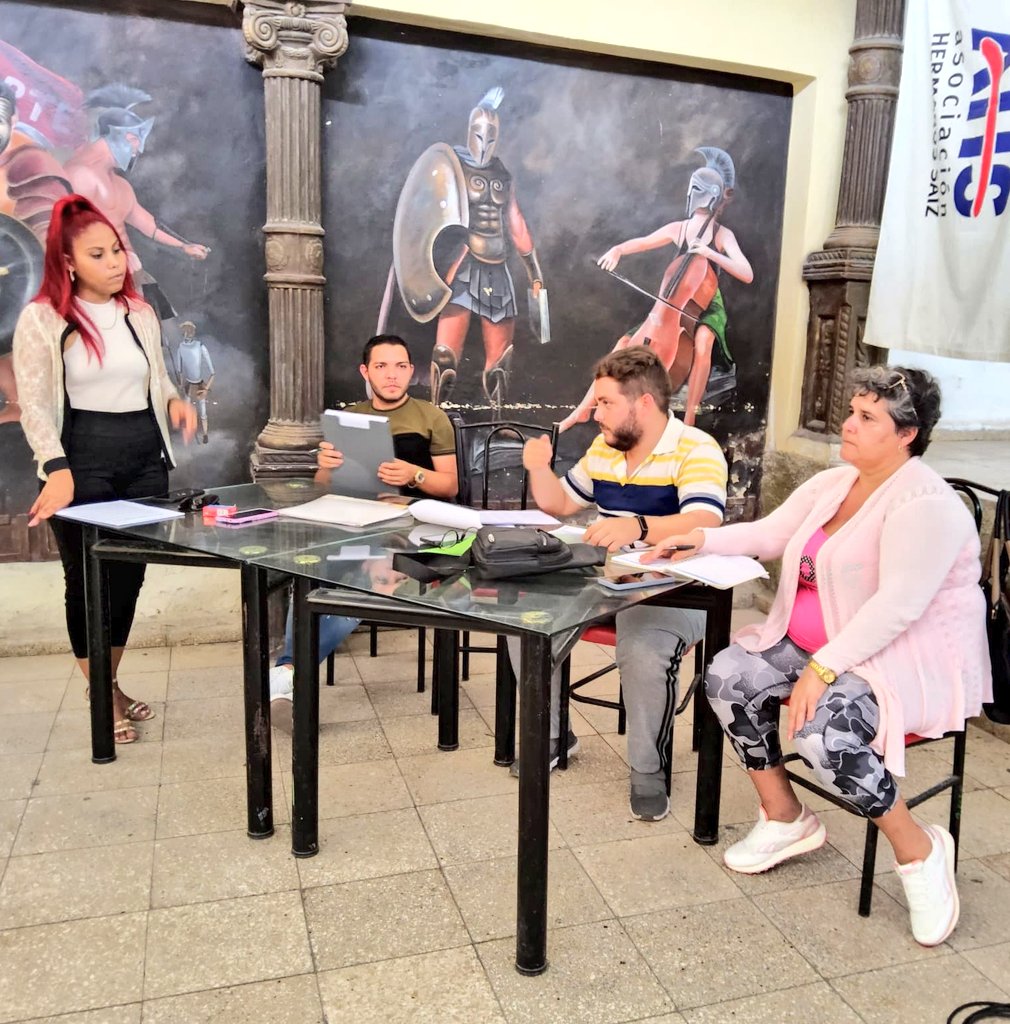Diputados <a href="/DanhizDP/">Danhiz Díaz Pereira</a> y <a href="/CharbonetMiguel/">Miguel Enrique Charbonet Martell</a> visitaron hogares de niños sin amparo familiar e intercambiaron con el Grupo de Prevención Social y los consejos municipales de Educación y Cultura; en el municipio Florida, como parte de la #VisitaParlamentaria a la provincia #Camagüey