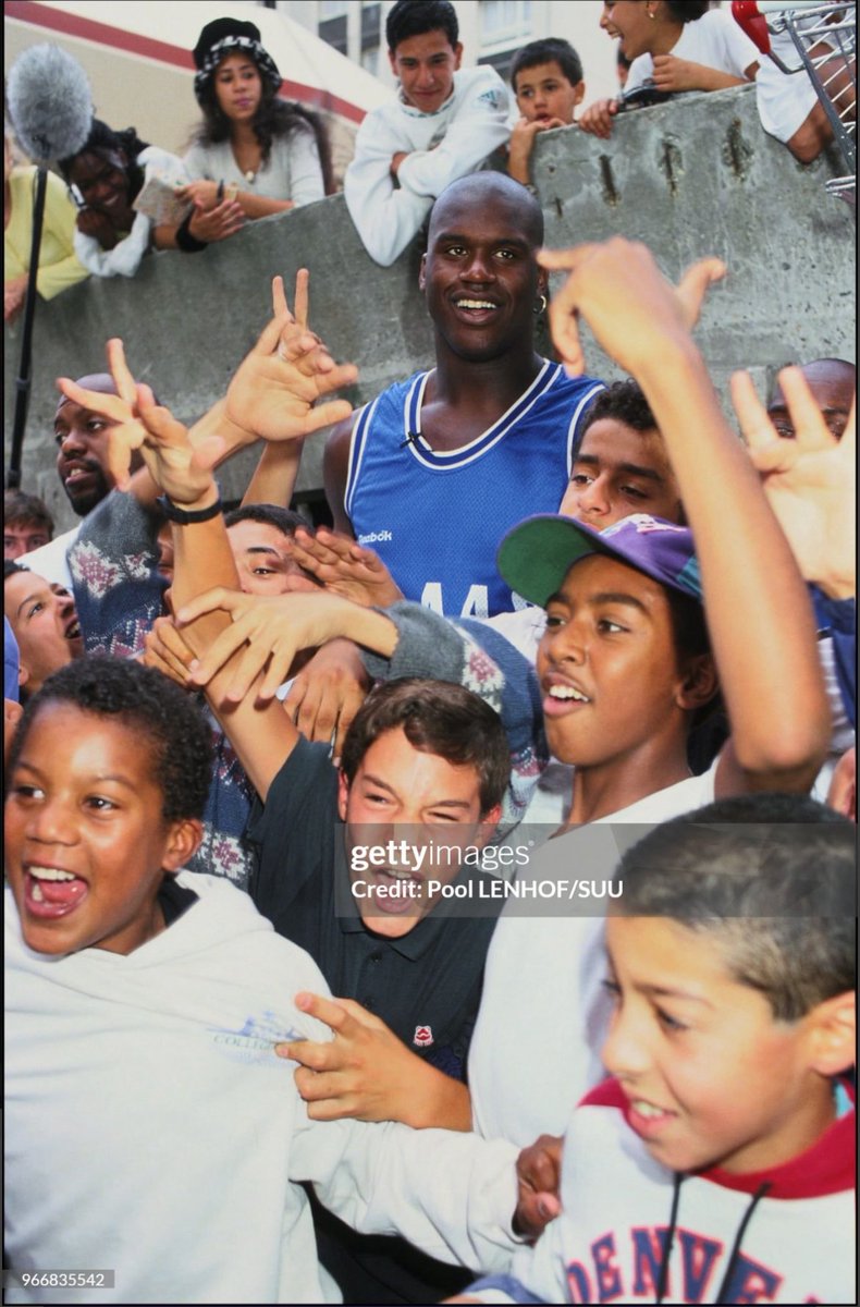 AMejless's tweet photo. @WonderfulOhYeah @joanneborzakian @georgeeddy2 @Reebok @villedebobigny @BobignyB @acbobignybasket @SHAQ Tiens petit cadeau Shaq à Bobigny dans notre quartier Paul Eluard https://t.co/1hCB5BcMGA