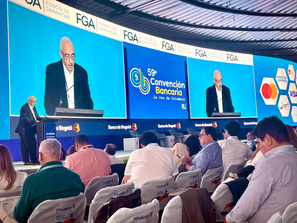 Banco República 🇨🇴 (@bancorepublica) on Twitter photo En su intervención en la apertura de la #ConvenciónBancaria de <a href="/Asobancaria/">Asobancaria Colombia</a>, Leonardo Villar afirmó que bajo el marco de política de inflación objetivo que tiene el Banco de la República actualmente, las decisiones que se tomen deberán seguir siendo cautelosas y encaminadas a En su intervención en la apertura de la #ConvenciónBancaria de <a href="/Asobancaria/">Asobancaria Colombia</a>, Leonardo Villar afirmó que bajo el marco de política de inflación objetivo que tiene el Banco de la República actualmente, las decisiones que se tomen deberán seguir siendo cautelosas y encaminadas a