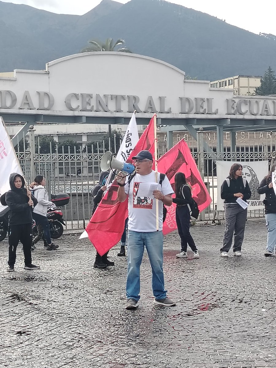 #NosFaltaMichelle | Fernando Montenegro, papá de Michelle menciona:

"Exigimos a las autoridades respuestas por las personas desaparecidas, ¿Dónde está Michelle? Han pasado 6 fiscales y ninguno nos ha nado ninguna respuesta, sólo excusas"