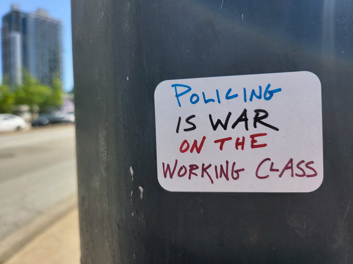 Policing is War on the Working Class 

#ACAB #FTP 

Seen in Surrey.