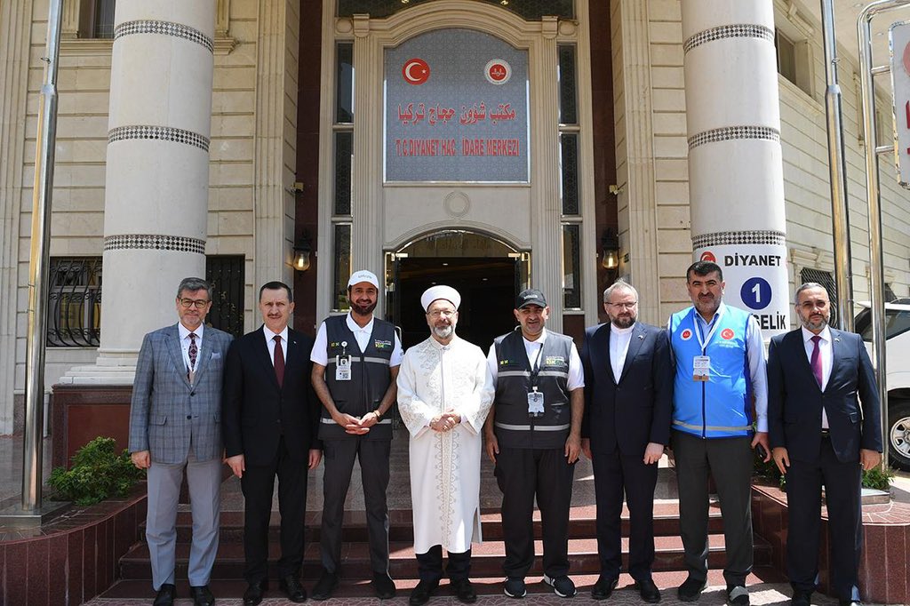 Emrullah İŞLER (@emrullahisler) on Twitter photo 📍Mekke
Diyanet İşleri Başkanımız Sn.<a href="/DIBAliErbas/">Prof. Dr. Ali Erbaş</a> ile birlikte Suudi Arabistan Hac ve Umre Bakanı Sn.Dr. Tevfik Er-Rabia’yı Mekke Din Hizmetleri Ataşelik binasında misafir ettik.
Hacılarımıza vermiş oldukları destekleri dolayısıyla Sn. Dr. Tevfik Er-Rabia’ya teşekkür ediyorum. 📍Mekke
Diyanet İşleri Başkanımız Sn.<a href="/DIBAliErbas/">Prof. Dr. Ali Erbaş</a> ile birlikte Suudi Arabistan Hac ve Umre Bakanı Sn.Dr. Tevfik Er-Rabia’yı Mekke Din Hizmetleri Ataşelik binasında misafir ettik.
Hacılarımıza vermiş oldukları destekleri dolayısıyla Sn. Dr. Tevfik Er-Rabia’ya teşekkür ediyorum.