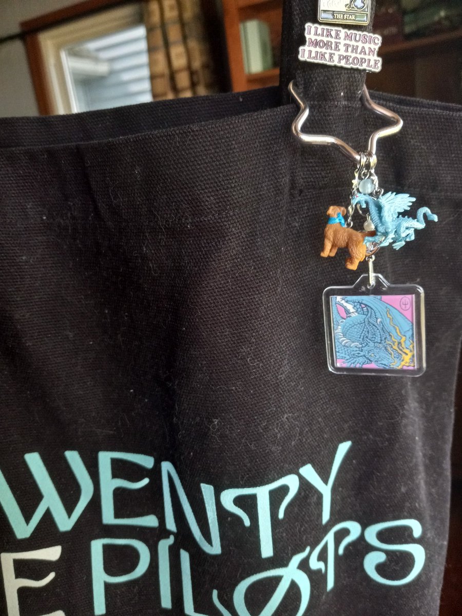 the cutest keychain and package from <a href="/_homephown/">spooky sarah ✭⊬</a> im obsessed