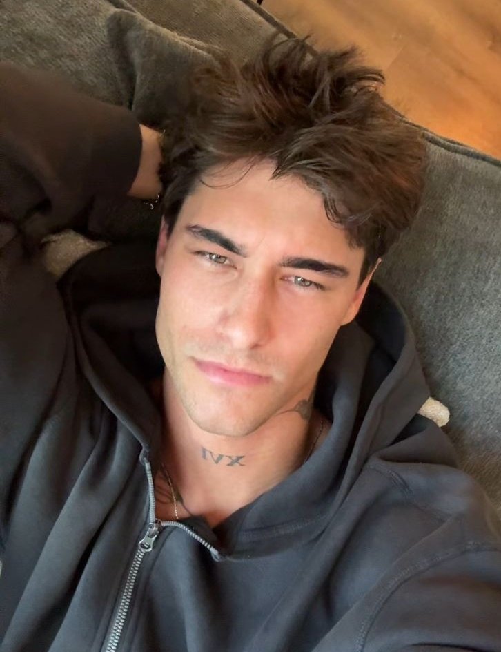 T4N4T00S's tweet photo. ㅤ
                        Noah Robinson 
                               
                      1.93 cm - 26 años
                      Modelo y músico

                  》#FreeRol  #SexRol《 https://t.co/dklcsv0cLy
