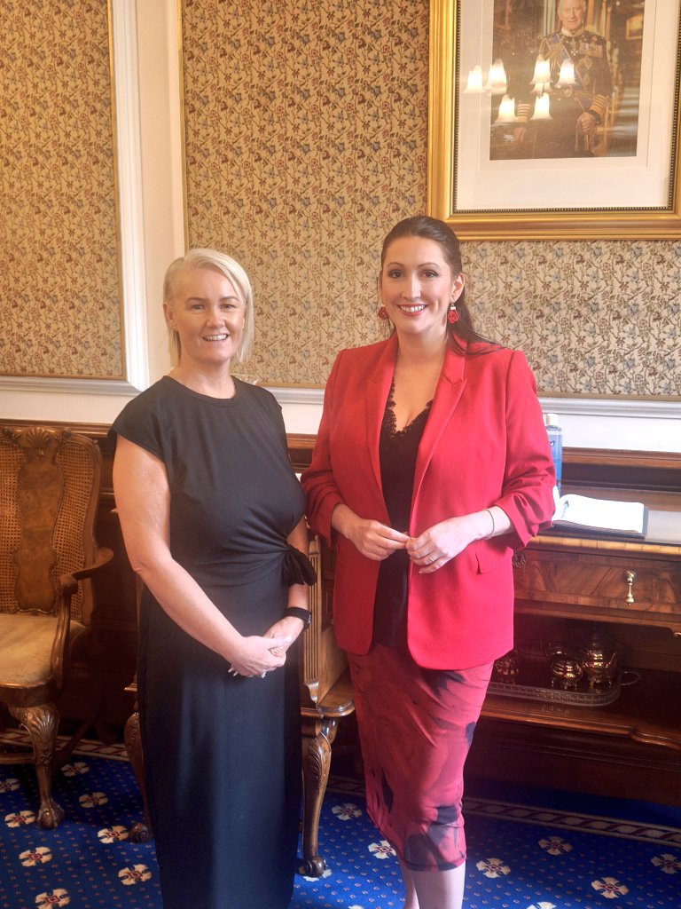 I called in to City Hall this morning to congratulate the new Lord Mayor of Belfast, Tracy Kelly! 

I have no doubt she will be absolutely brilliant in the role - she is someone who cares deeply about people and advocating for the best for the people she serves. 🩷💜🧡