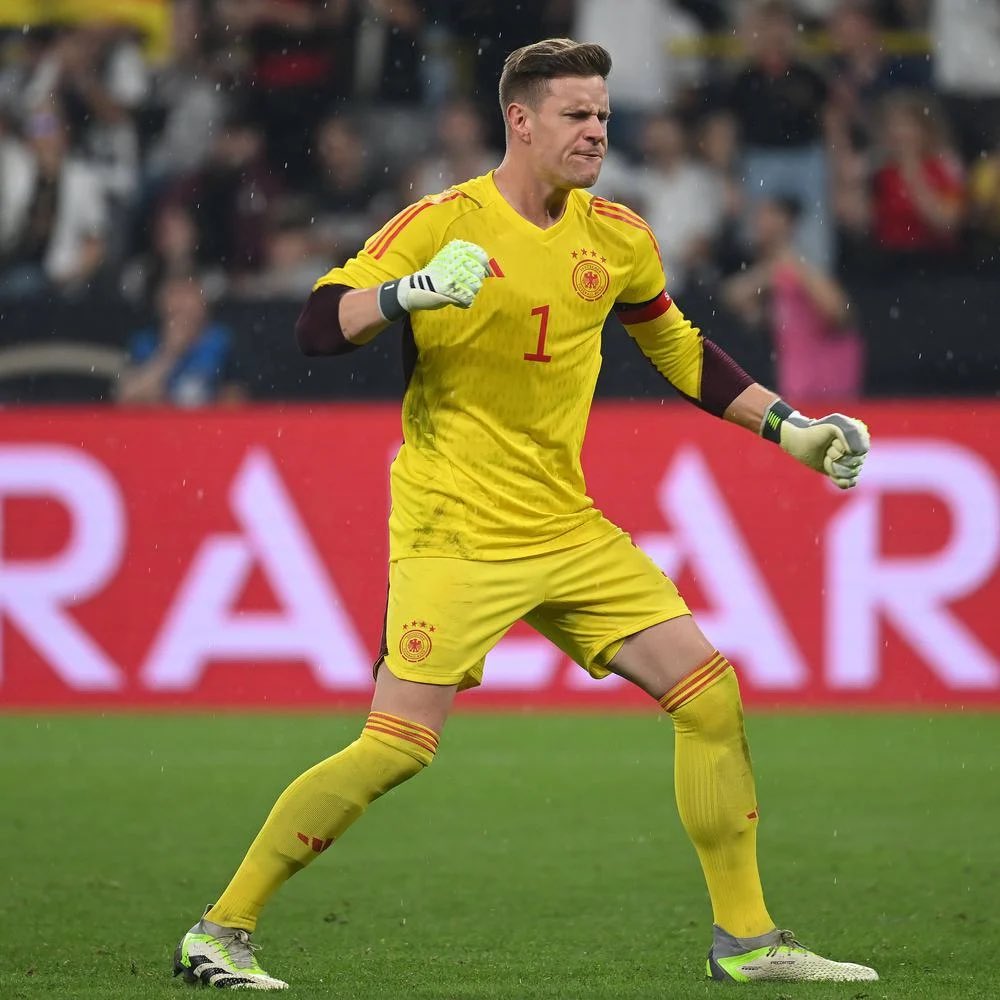 Einer der besten Torhüter auf der Welt. 

Grüße gehen raus an die Idioten aus Barcelona

#TerStegen #GERPOR