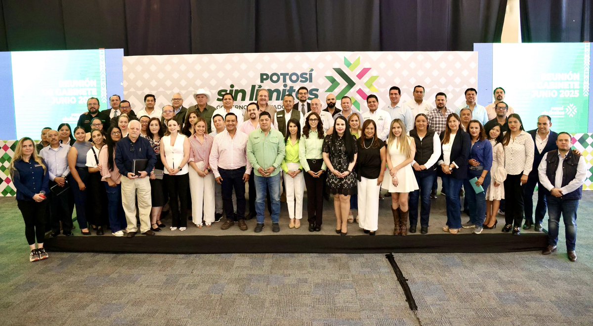 SergioArturoAM's tweet photo. 👉🏻 Acompañamos al Gobernador @RGC_Mx, a la reunión de Gabinete, donde encabezó un análisis del trabajo gubernamental para reforzar el correcto desempeño en las labores de su administración para seguir construyendo un #SanLuisSinLímites para las y los potosinos. 🙌🏻 📈
#CGESLP https://t.co/dgcAjAlQbH