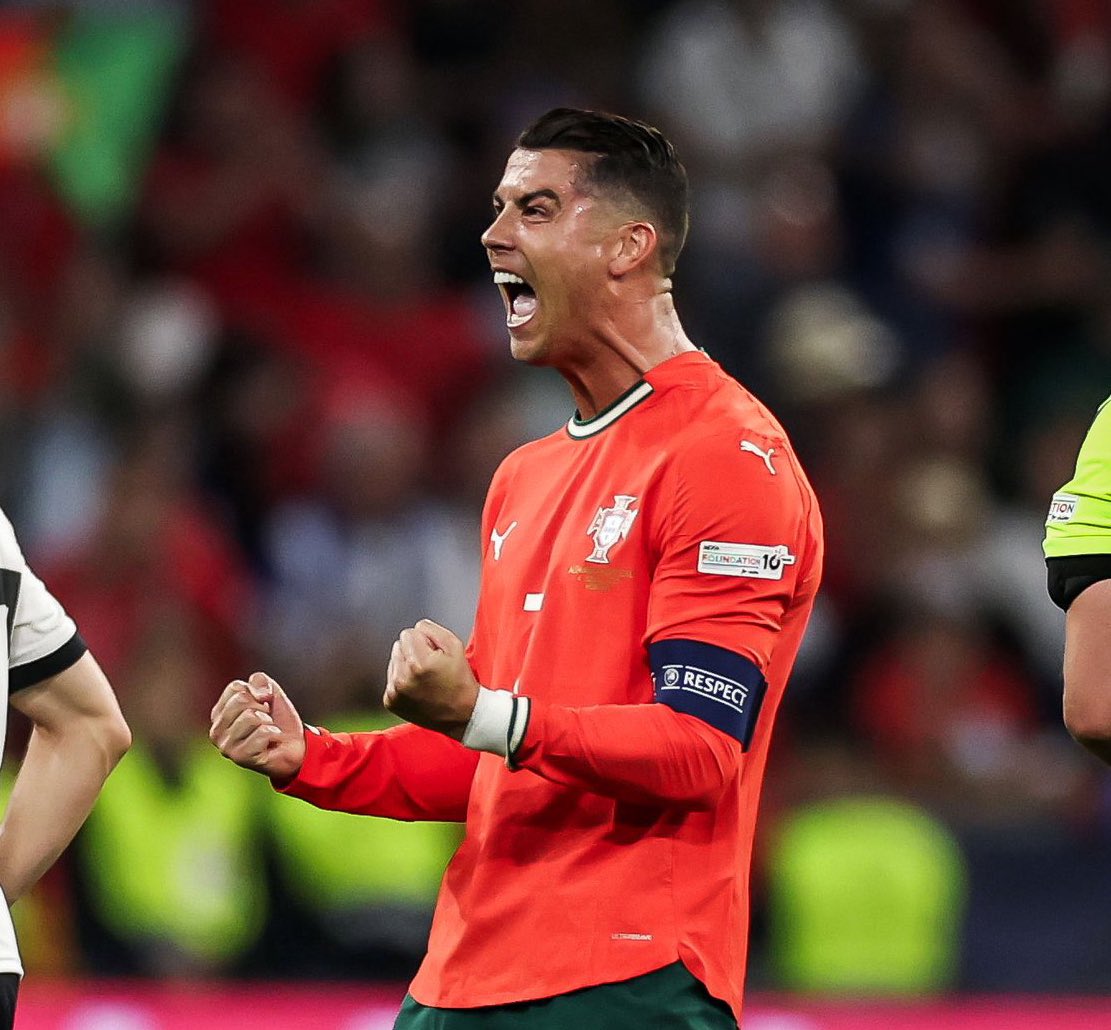 🚨 في كل مباراة سيسجل رقم تاريخي حتى يعتزل !

🇵🇹 الأسطورة التاريخي كريستيانو رونالدو مع البرتغال :

✅ لعب 220 مباراة (الأكثر في تاريخ المنتخبات)
✅ سجل 137 هدف (الأكثر في تاريخ المنتخبات)