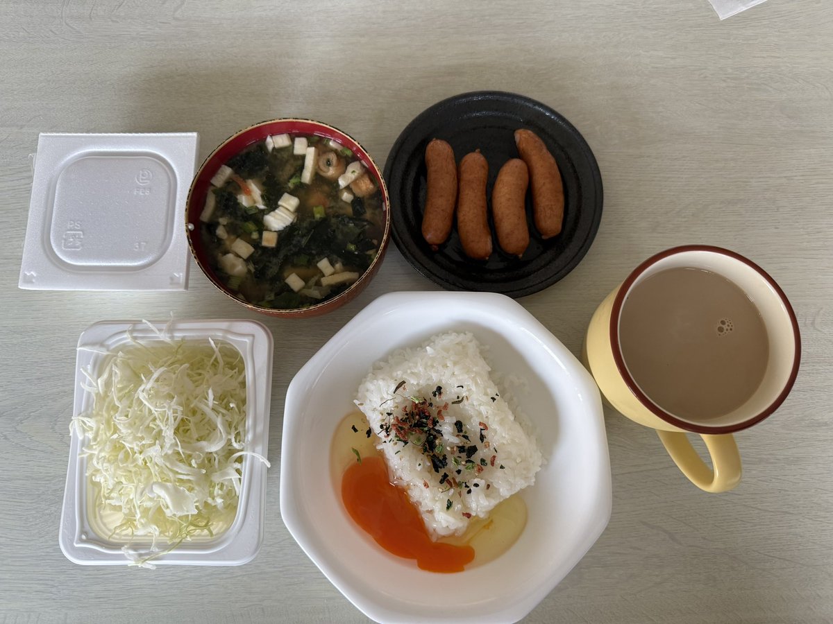 最近の朝食いつもこれ
朝の和食が身体に沁みる