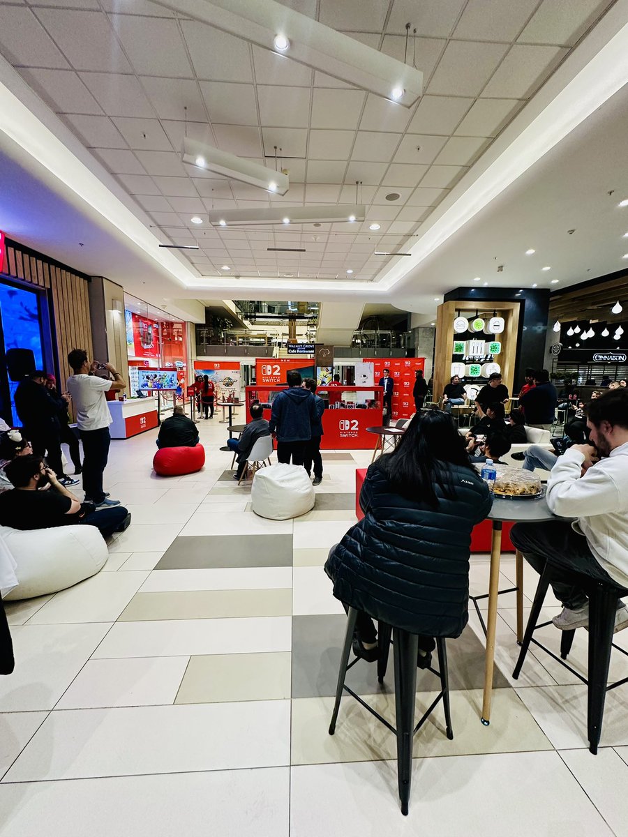 SuperDaveOnline's tweet photo. Midnight launch of the @NintendoSA #Switch2 #Switch2Launch #NintendoDistributorSA https://t.co/QP6yxBm1Cp