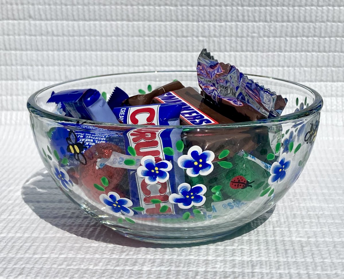 LPaintitpretty's tweet image. Blue flowers and bees etsy.com/listing/188381… #candydish #blueflowers #flowerlover #SMILEtt23 #etsy #ShamelessSelfpromoWednesday #craftbizparty