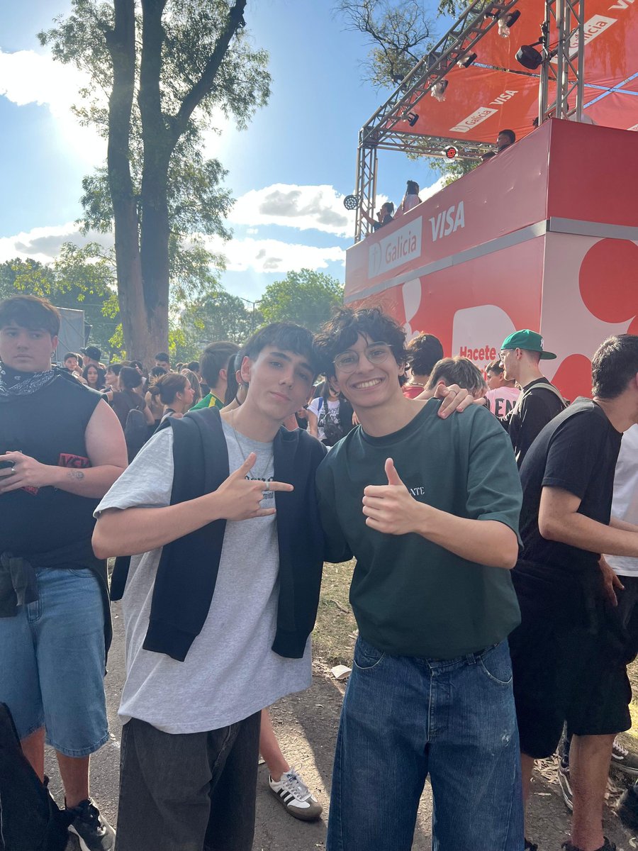 este chico me subió en colombiana, chapamos y después me cuidó lo que quedaba de concierto, un angel la verdad ❤️‍🩹